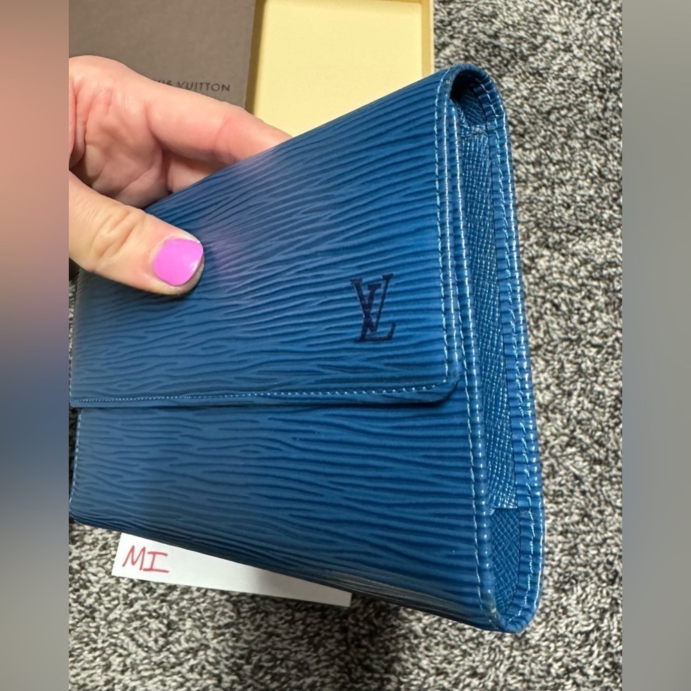 Louis Vuitton blue epi Sarah wallet with box/dust bag - Picture 12 of 13
